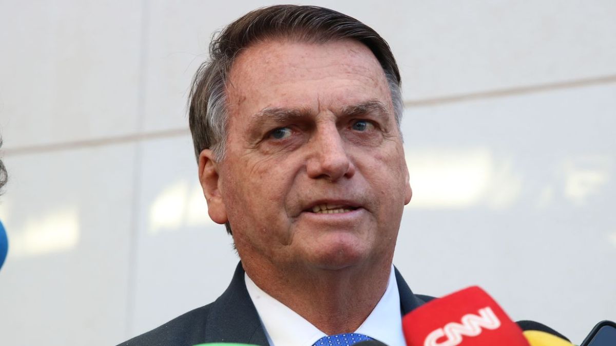 Ex-presidente Bolsonaro é internado em SP para passar por cirurgias 