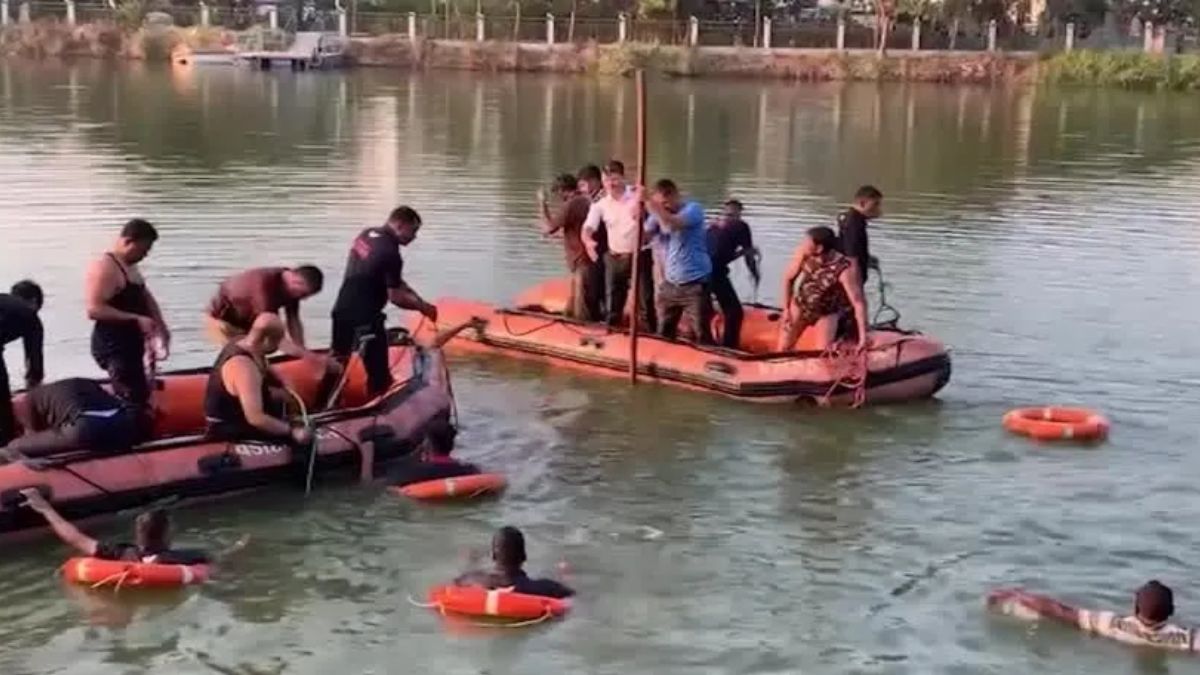 Barco vira e 12 crianças morrem afogadas em lago na Índia 