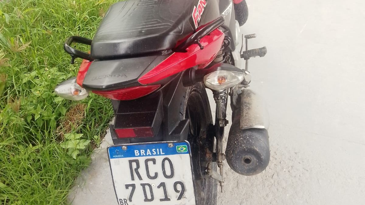 Motocicleta roubada em Irará é recuperada pela PM na cidade de Ipirá