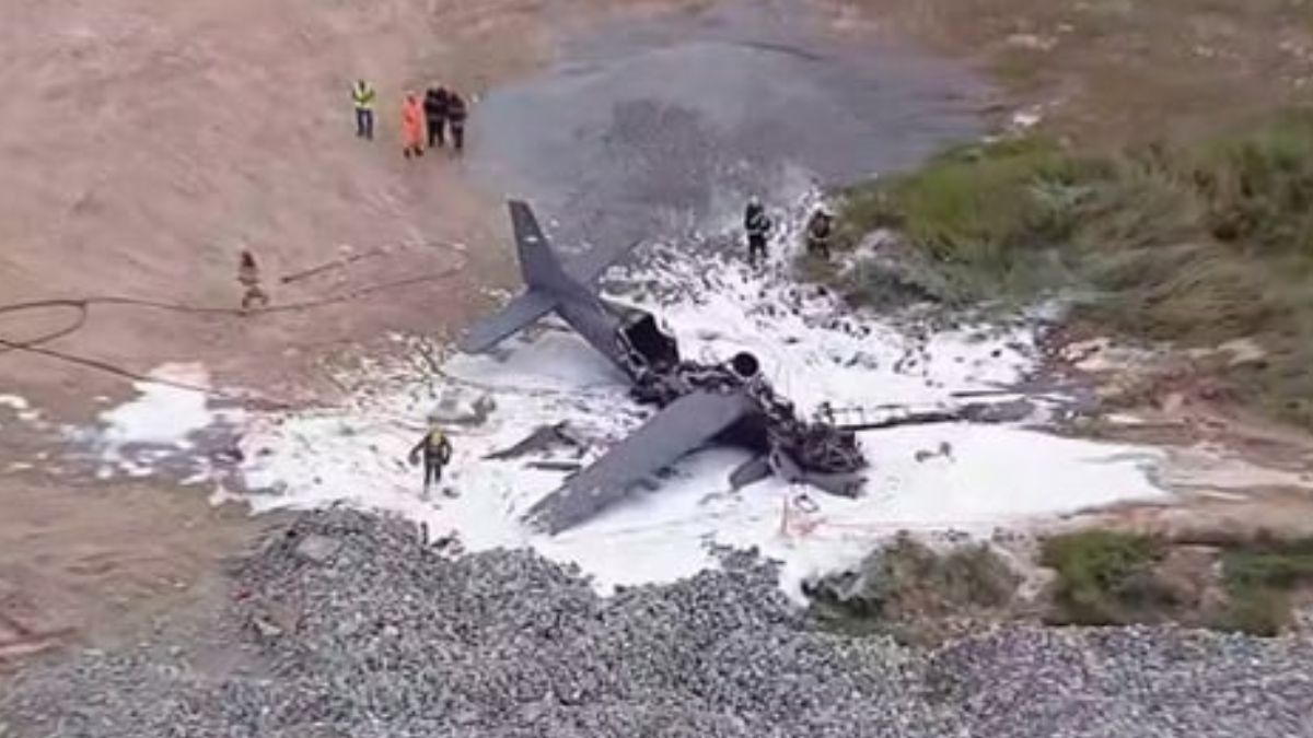 Avião da Polícia Federal cai na Pampulha logo após decolar; duas pessoas morreram 