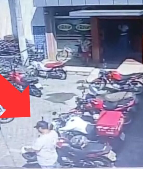 Irará: Câmera de segurança registra momento em que homem furta motocicleta na Praça Amadeu Nogueira