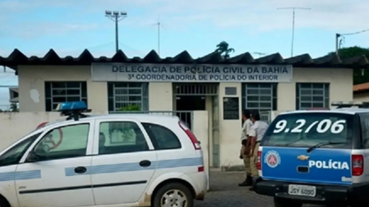 PETO de Conceição de Jacuípe conduz dois homens em posse de droga à DT de Santo Amaro