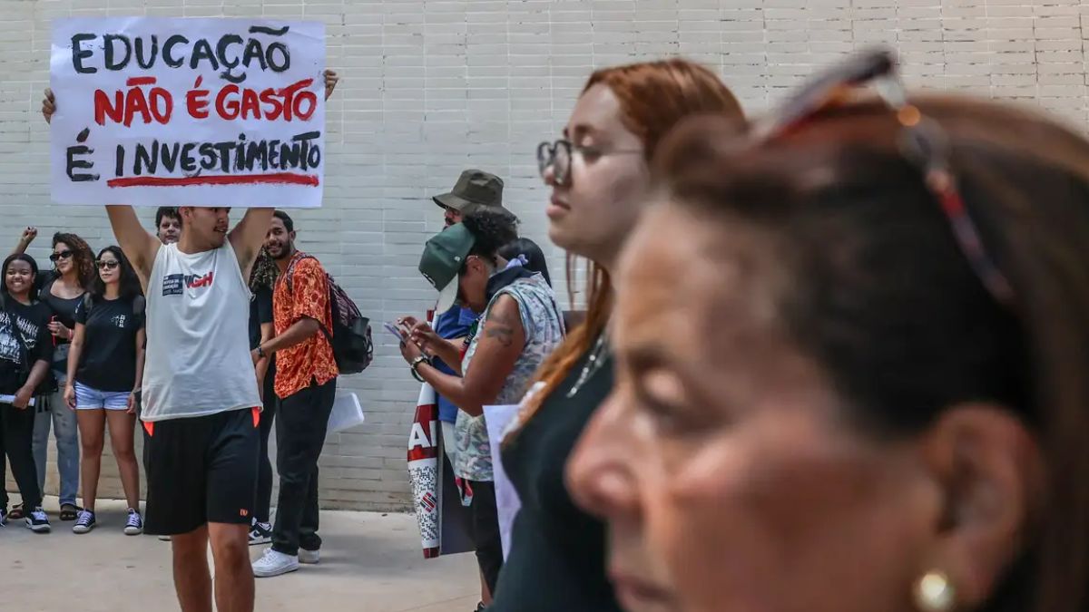 Servidores públicos defendem melhores salários e condições de trabalho 