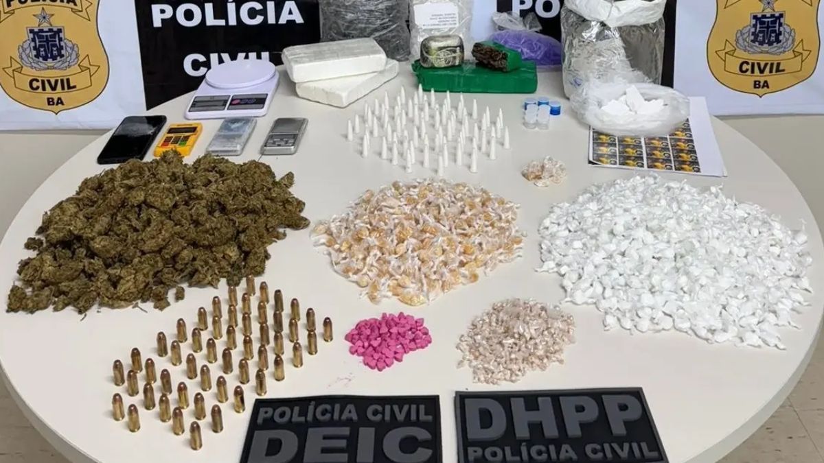 Polícia Civil desarticula esquema criminoso e apreende drogas e munições em operação em Salvador 