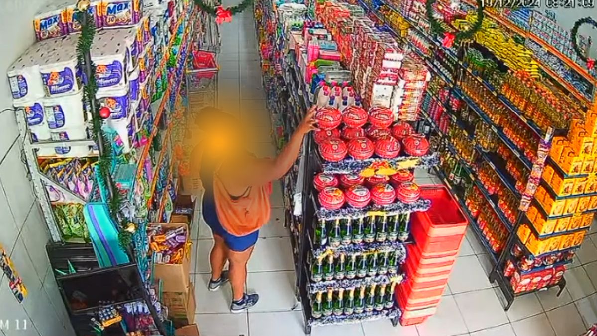 Irará: Mulher furta queijos cuia em supermercado, volta ao local do crime, é presa e polícia recupera metade do furto; veja.