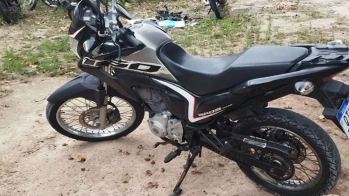 Policiais Militares da 97 CIPM recuperaram Motocicleta com restrição de furto/roubo em Conceição do Jacuípe 