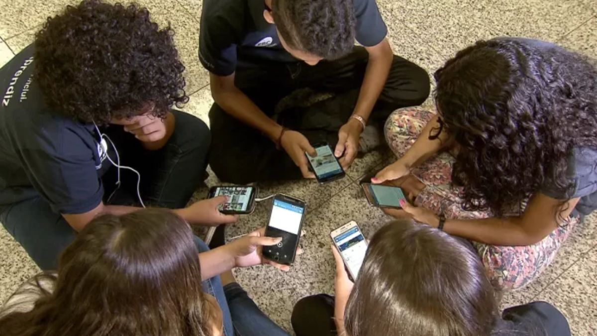 Volta às aulas sem celular: saiba como vai funcionar a nova lei 