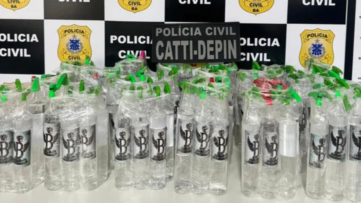 Cem frascos de lança perfume são achados nos Correios, em Feira de Santana 