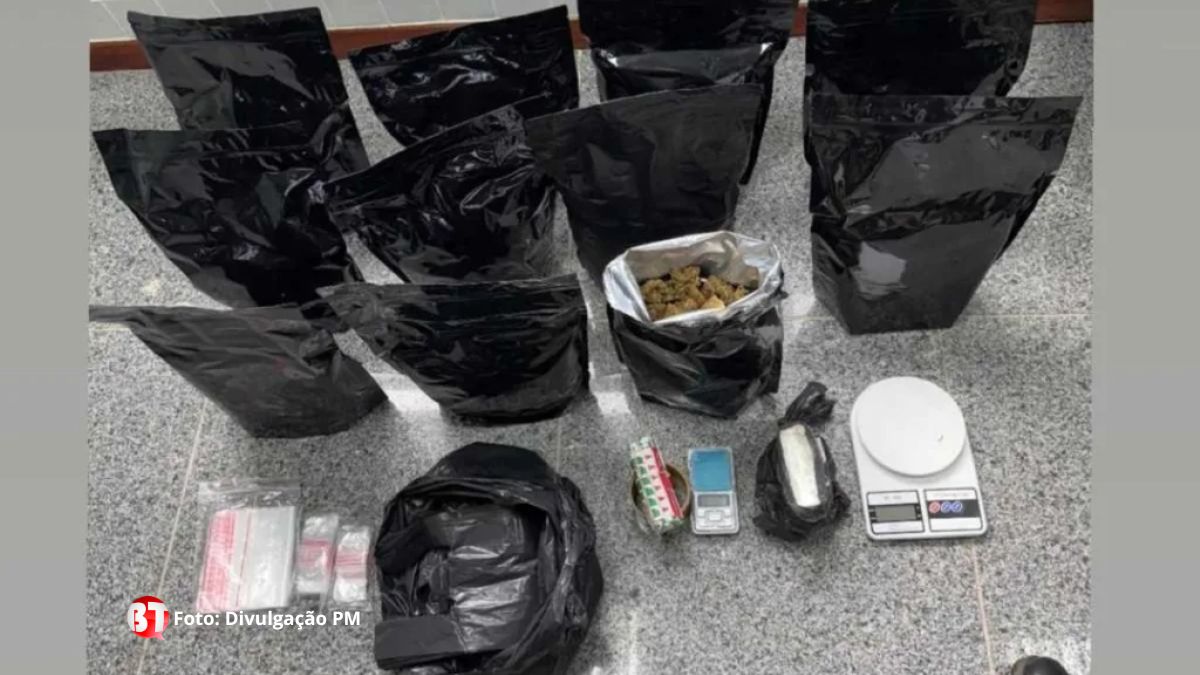 65ªCIPM apreende drogas no bairro Brasília em Feira de Santana 
