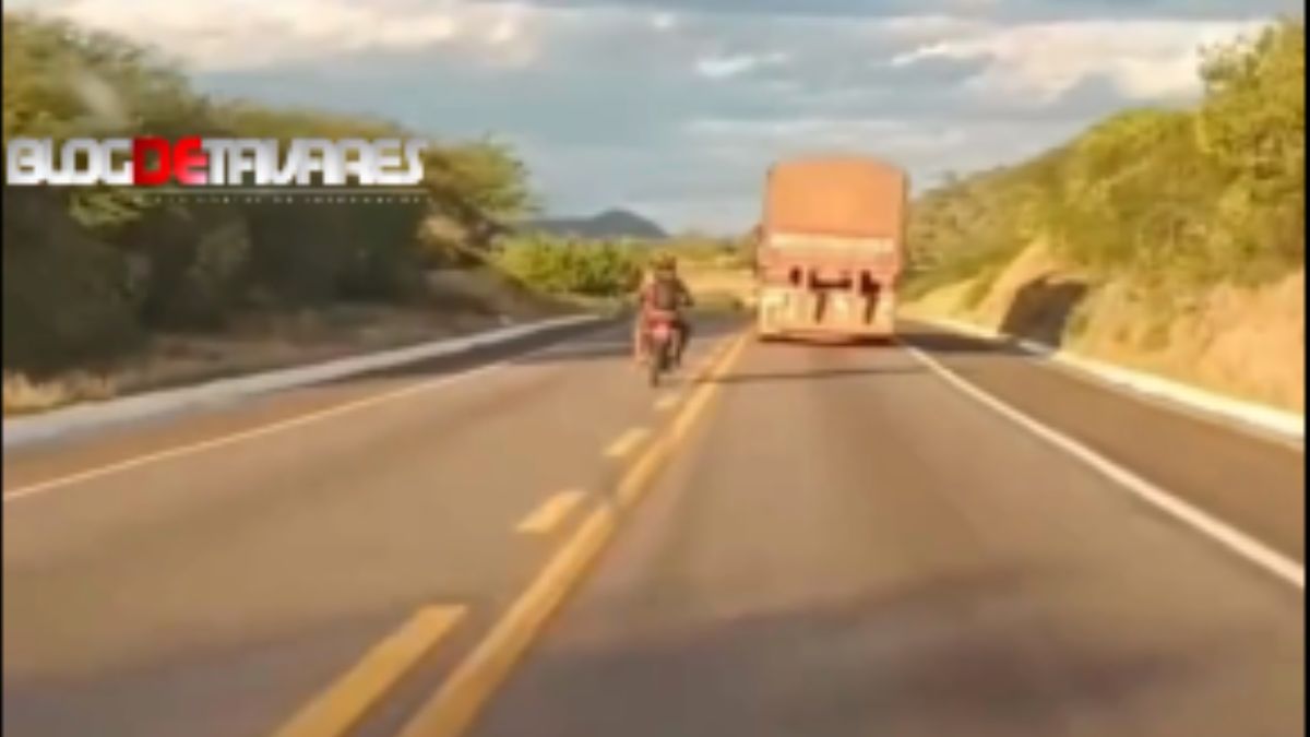 Motociclista Embriagado Fazendo Manobras Perigosas em Estrada de Pernambuco. 