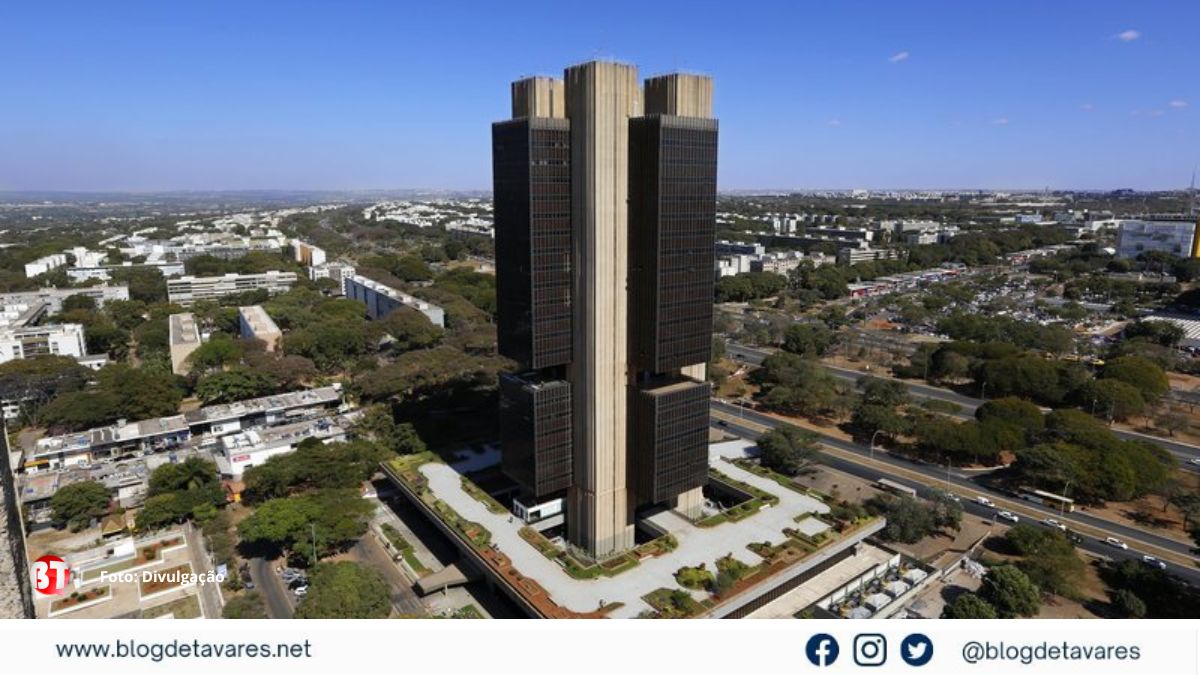    BC surpreende mercado e eleva juros básicos da economia para 15% ao ano          