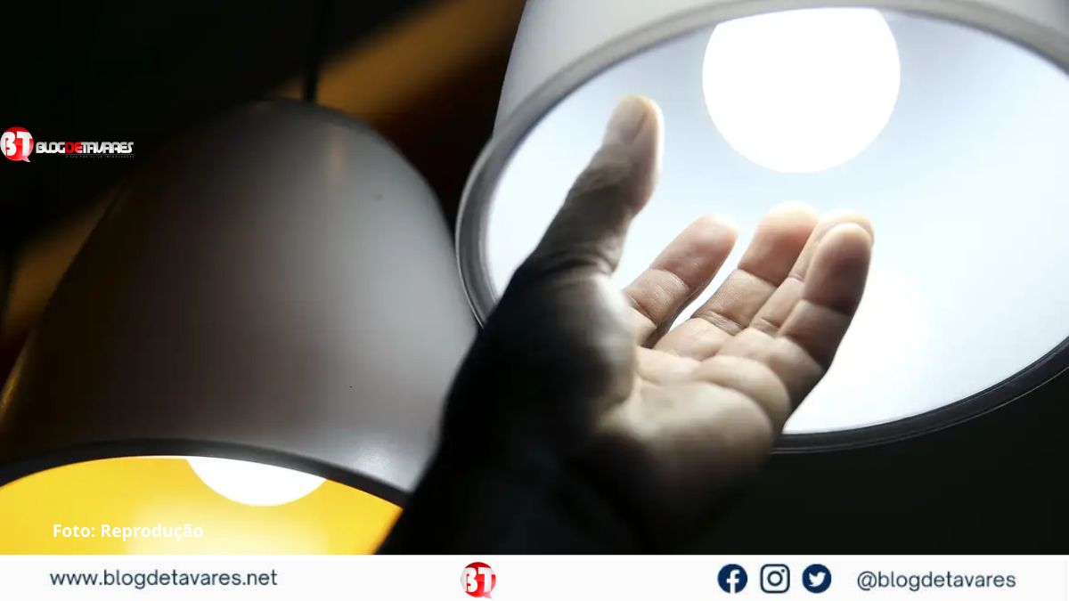 Contas de luz permanecem com bandeira tarifária vermelha em julho  