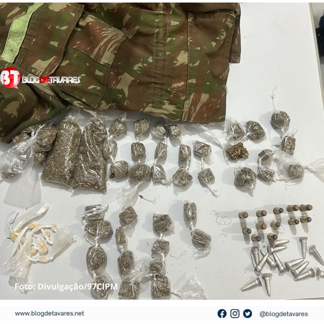 Cocaína, crack, maconha e moto roubada são apreendidas pela PM após troca de tiros com suspeitos de tráfico que conseguiram fugir