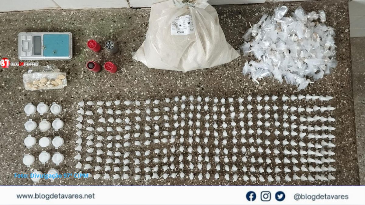 Suspeitos de tráfico de drogas fogem da polícia e deixa para trás grande quantidade de drogas, que é apreendida pela 97ª CIPM