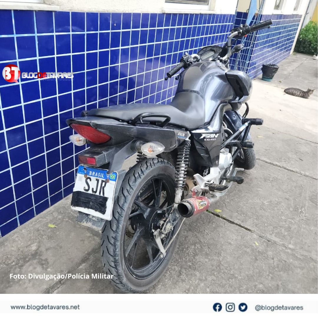 PM apreende motocicleta que trafegava com numeração de placa encoberta com fita isolante; condutor conduzido à DT