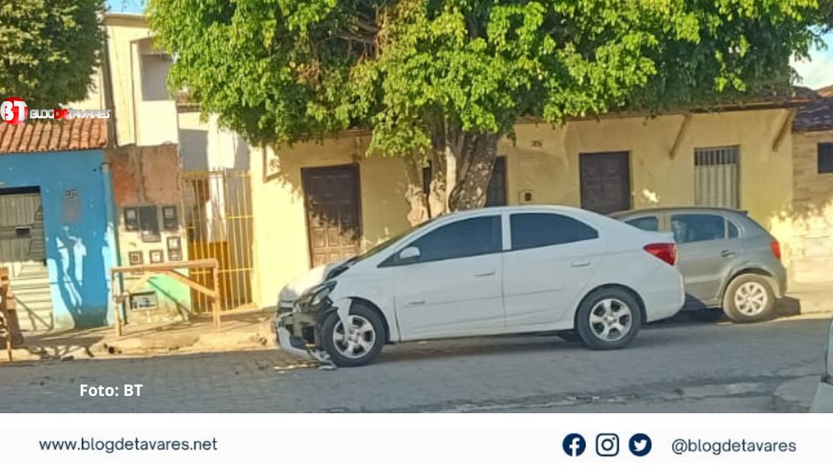 Irará: dois veículos colidem frontalmente na Cidade Nova