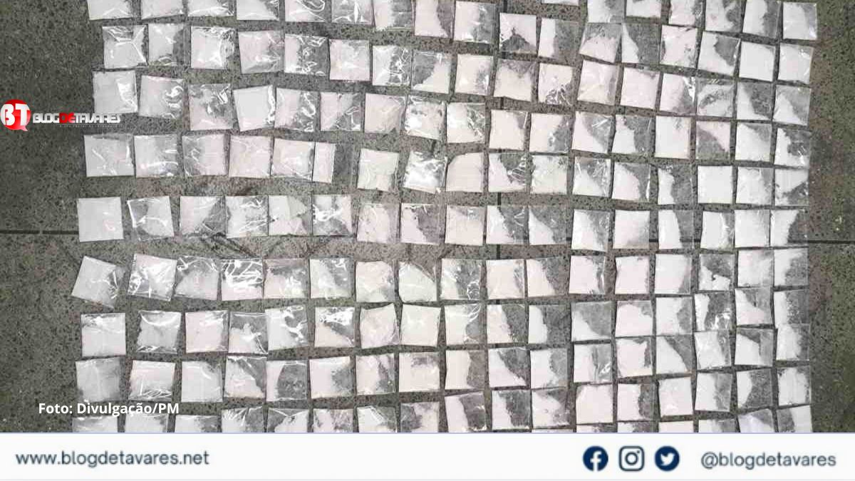 PM apreende 186 papelotes de cocaína no distrito de Humildes em Feira de Santana 