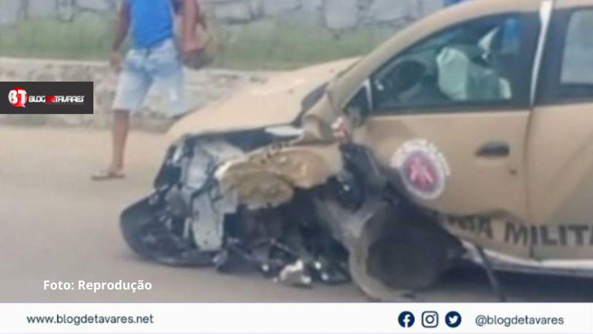 Policial militar colide viatura em árvore após passar mal 