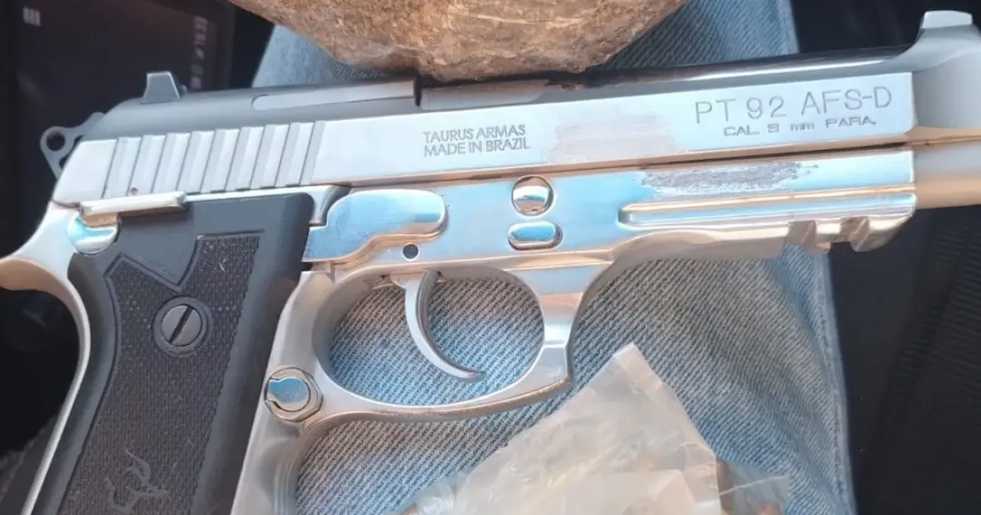 PM apreende arma de fogo no bairro de Periperi, em Salvador