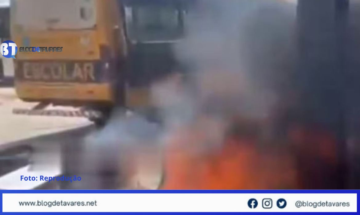  Incêndio atinge garagem de transporte escolar em cidade do interior 