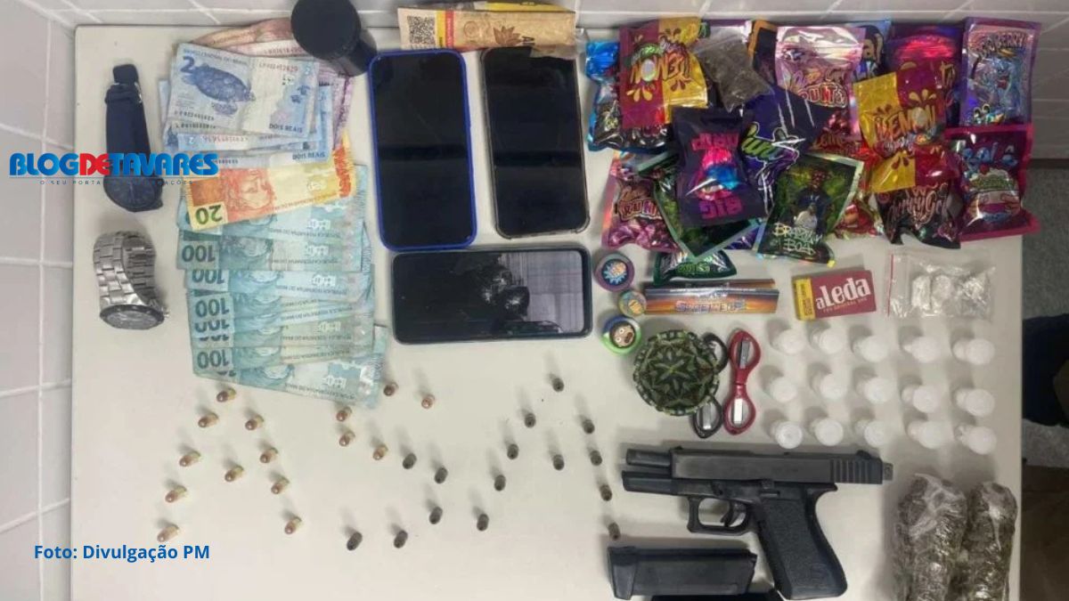  Veículo em contramão é parado em blitz e policiais apreendem arma, munições e drogas em Feira de Santana