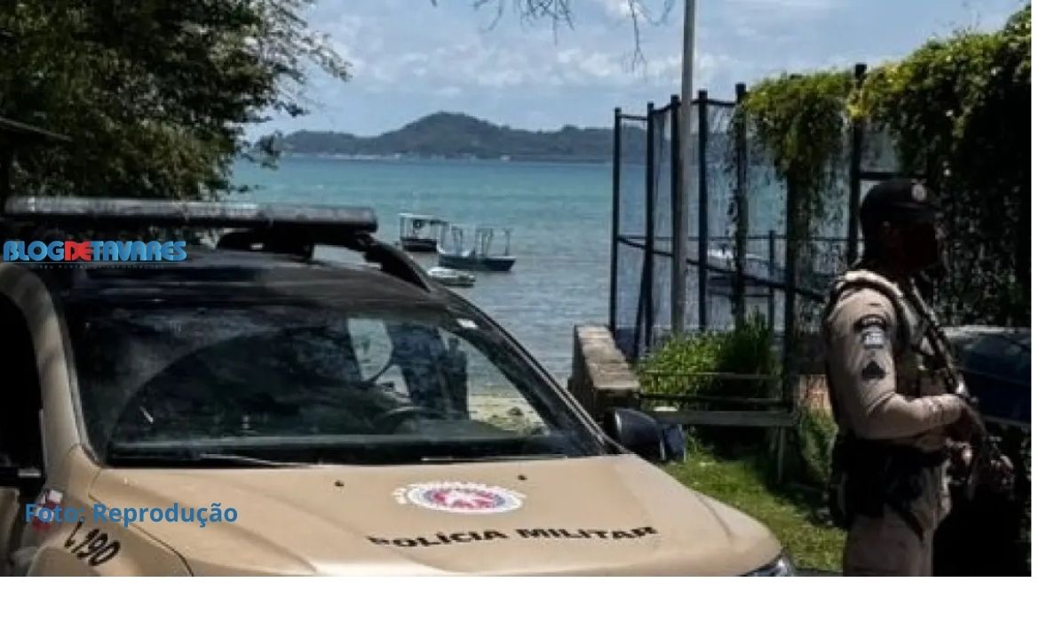 Mulher com mandado de prisão é conduzida pela PM no Subúrbio de Salvador