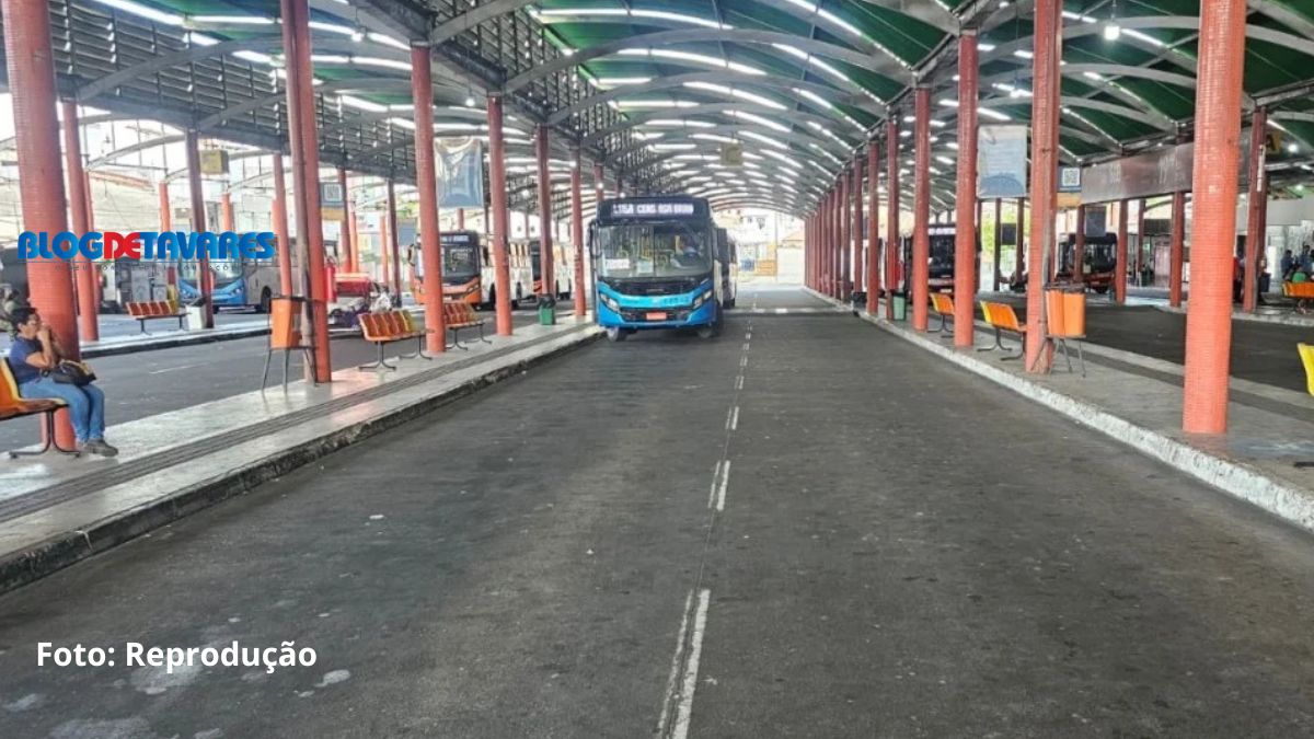Ônibus é sequestrado após sair do Terminal Central de Feira de Santana 
