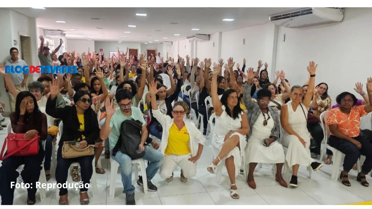 Professores da rede pública farão paralisação na quinta-feira (12); categoria pode entrar em greve na próxima semana 