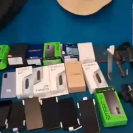 Pol&iacute;cia captura suspeitos de roubo em supermercado e recupera celulares roubados avaliados em mais de R$ 27 mil&nbsp;