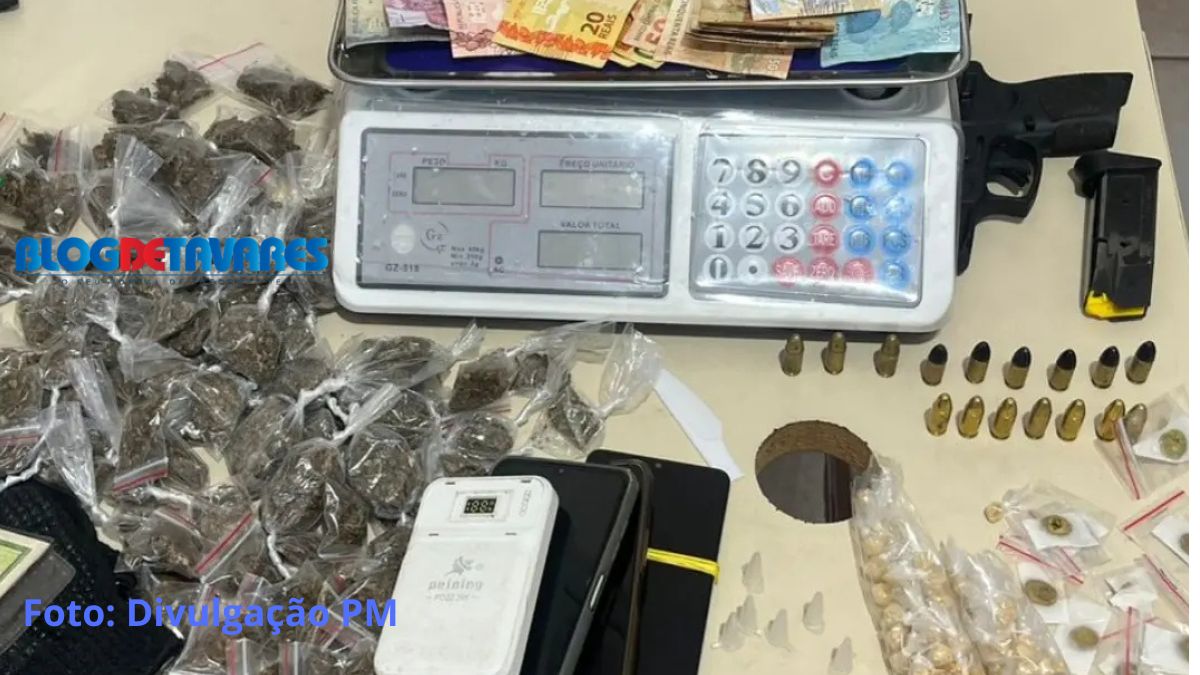 PM apreende arma, munições e drogas no bairro do Costa Azul, em Salvador; três foram detidos