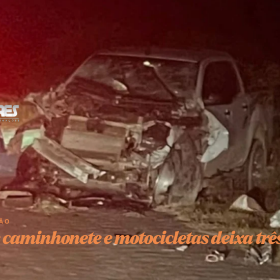 Colis&atilde;o entre caminhonete e motocicletas deixa tr&ecirc;s mortos na BA-052