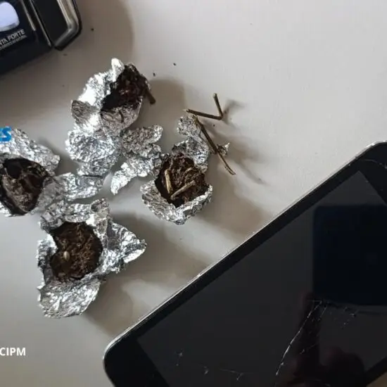 IRAR&Aacute;: Pol&iacute;cia Militar conduz homem com maconha &agrave; Delegacia de Pol&iacute;cia