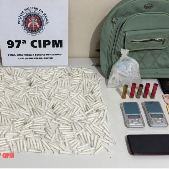 &nbsp;PETO prende suspeito de tr&aacute;fico de drogas com eppendorf cheios de coca&iacute;na em &Aacute;gua Fria