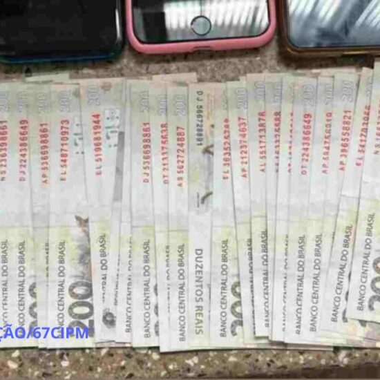 &nbsp;&nbsp;&nbsp;&nbsp;&nbsp;Cinco pessoas s&atilde;o conduzidas ap&oacute;s suspeita de uso de notas falsas em com&eacute;rcio; mais de 30 c&eacute;dulas foram apreendidas&nbsp;&nbsp;&nbsp;&nbsp;&nbsp;