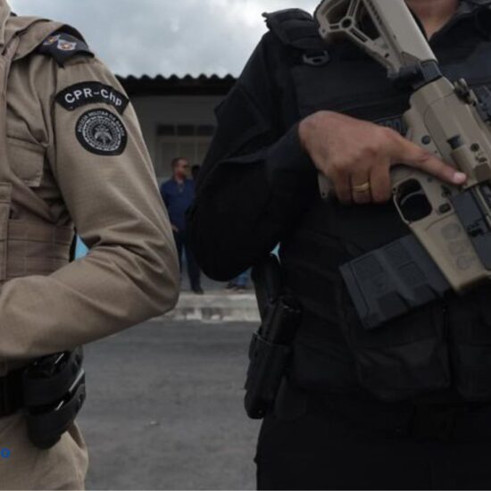 Opera&ccedil;&atilde;o conjunta contra organiza&ccedil;&atilde;o criminosa termina com jovem presa e arsenal apreendido