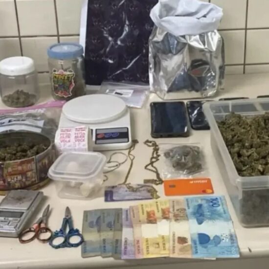 PM fecha laborat&oacute;rio de refino de drogas e apreende ecstasy, maconha e dinheiro&nbsp;