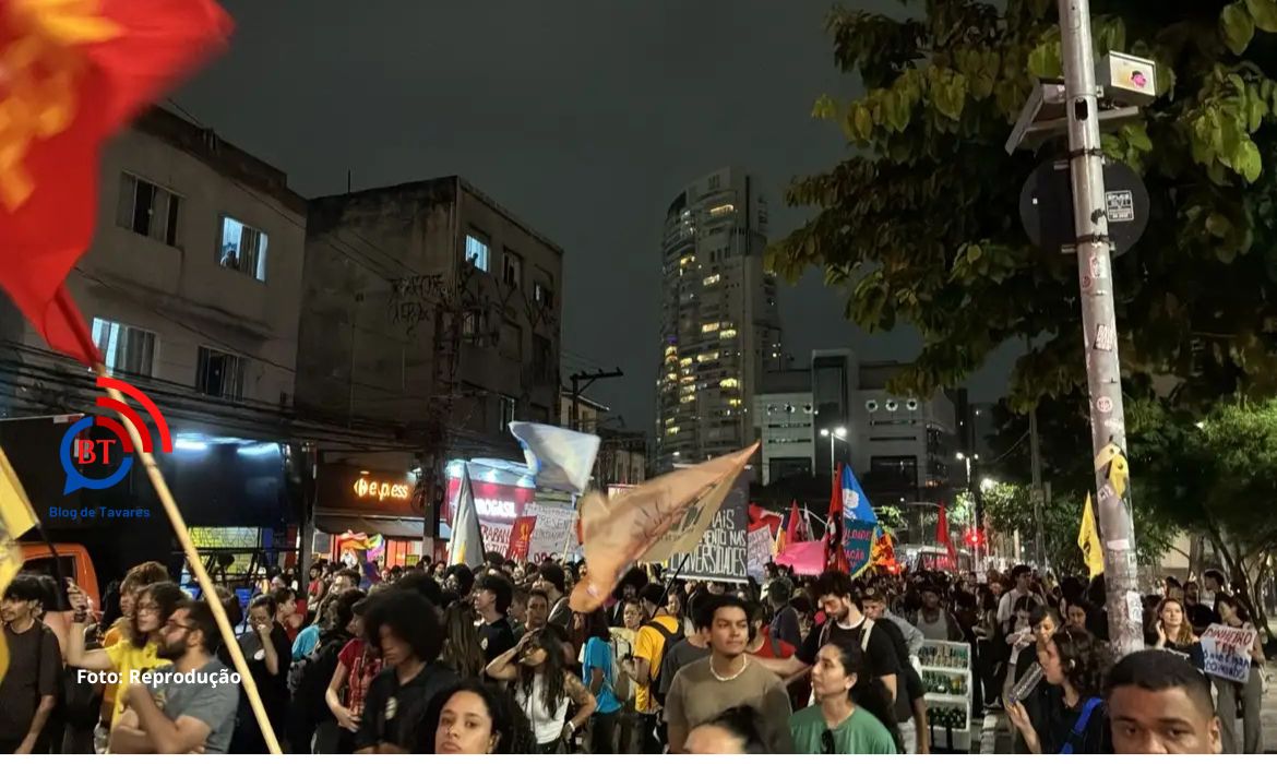 Estudantes protestam contra cortes nas universidades de SP 
