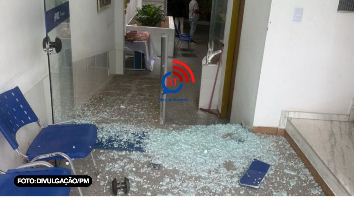 Acusado de tentativa de homicídio pede para ir ao banheiro durante Juri, tenta fugir e é contido pela polícia ao se chocar contra porta de vidro