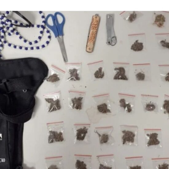 Homem &eacute; preso por tr&aacute;fico em posse de por&ccedil;&otilde;es de maconha