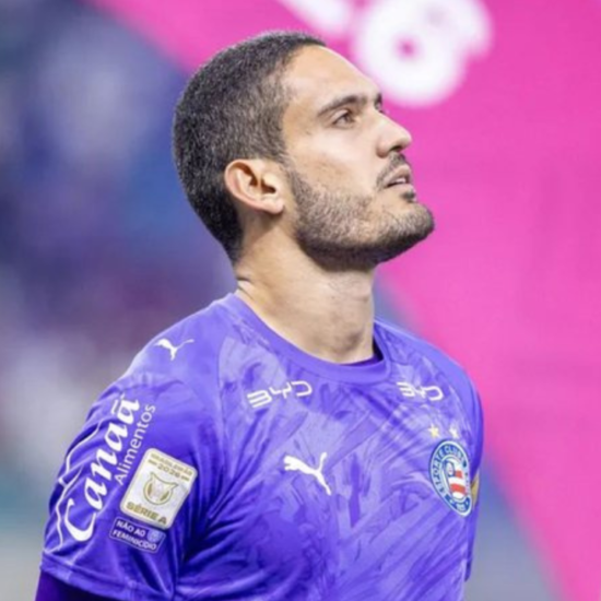 Goleiro do Bahia supera ídolos internacionais e lidera ranking mundial de defesas 