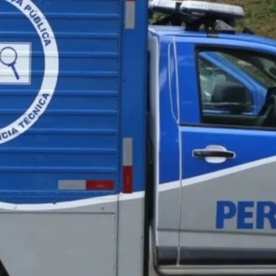 Homens arrombam porta de imóvel e matam vítima a tiros em Feira de Santana
